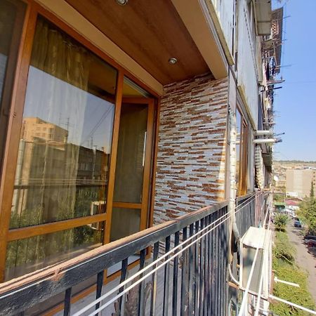 Gevorg'S Appartment 耶烈万 外观 照片
