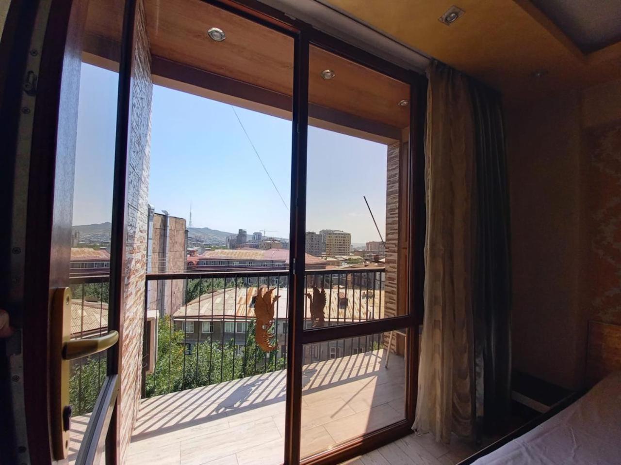Gevorg'S Appartment 耶烈万 外观 照片